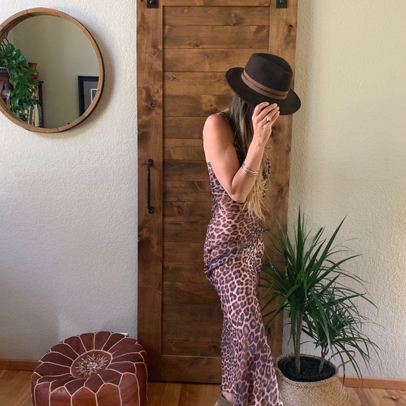 Lovers and Drifters Leopard Silk Dress - Picture 9 of 12